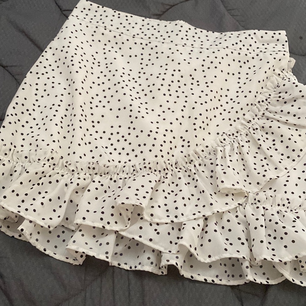 🤩 White Skirt